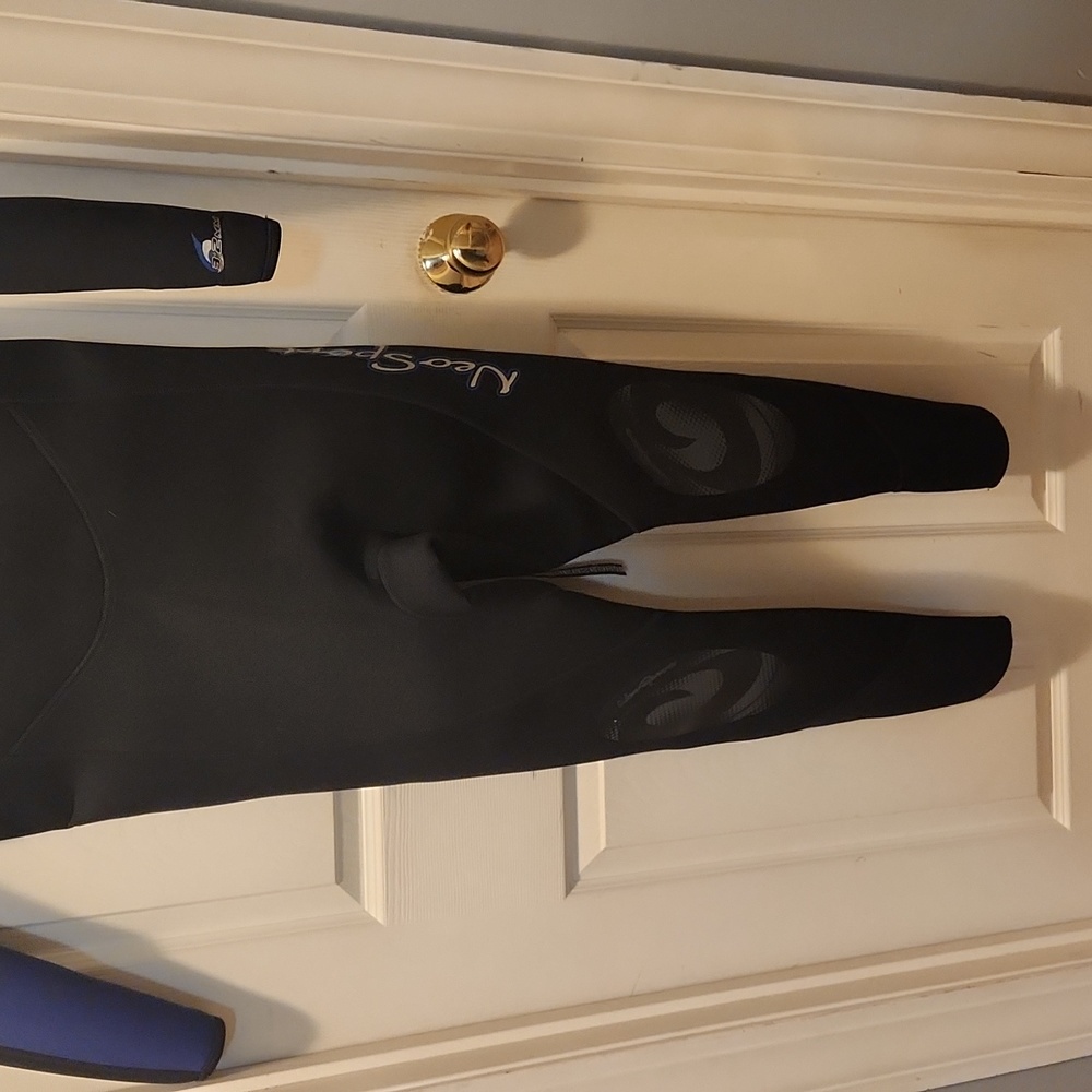 Wetsuit - Picture 7 of 7